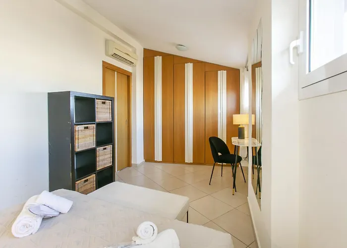 Apartment Terrazza San Pietro Vicino Metro A Rom